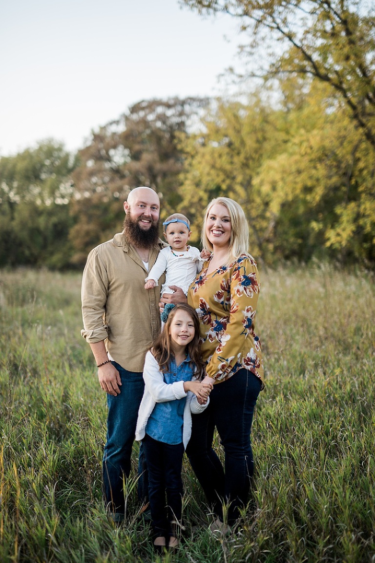 outdoor family photos in a field of a mom, dad, and two daughters in Fergus falls by two birds photography brittany walsh
